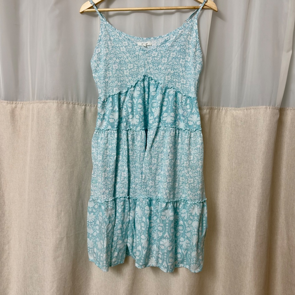 Maurices Blue Floral Tiered Mini Dress Womens Medium Rayon Flowy V-Neck
Y2K - Picture 2 of 8